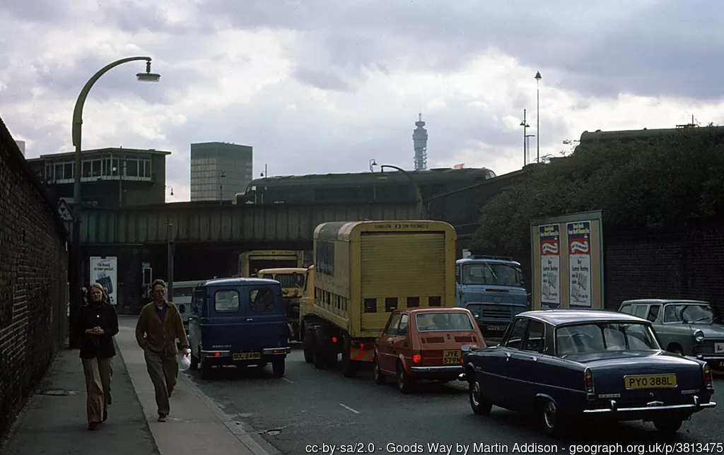 Lunchtime traffic on Goods Way in 1975.